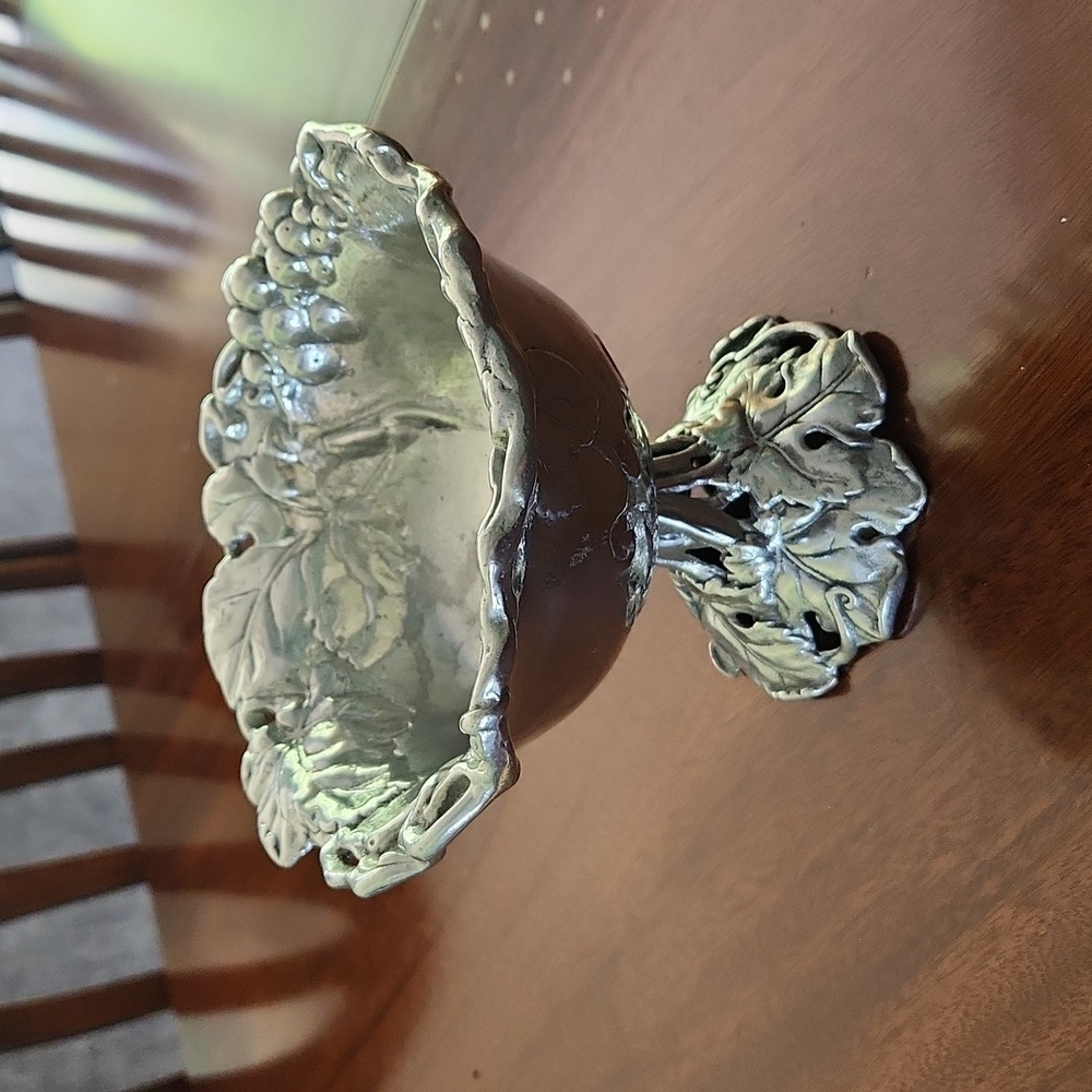 Arthur Court Grapevine footed serving dish. Excellent condition.